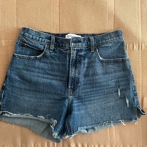 Abercrombie High Rise 4” Short